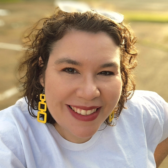 Meet your Posher, Jennifer - Picture 1 of 1